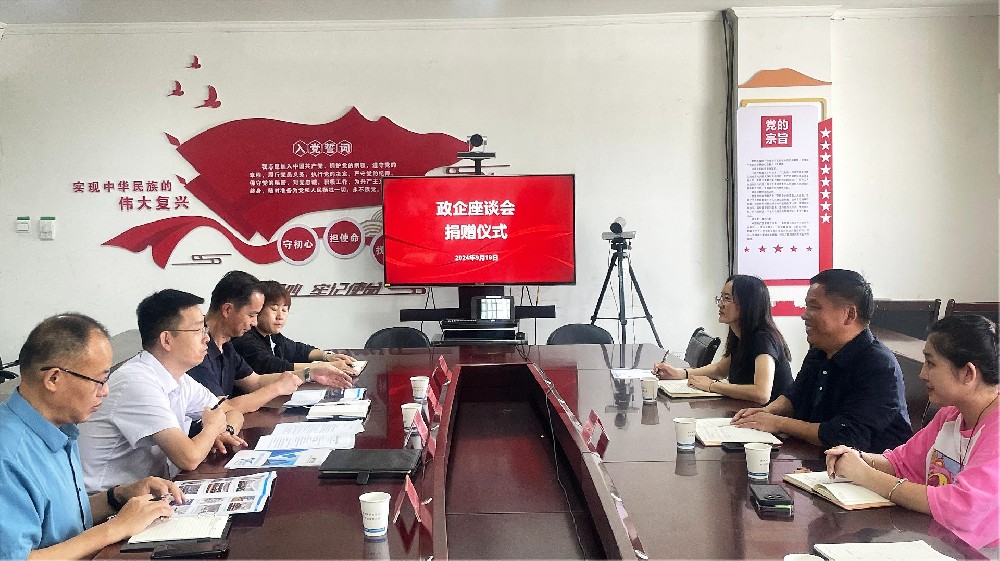 同創(chuàng)科技向庫(kù)爾勒市科技局捐贈(zèng)LED智慧會(huì)議屏，助力科技發(fā)展